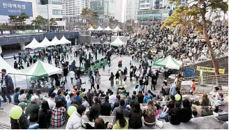  ?? Korea Times photo by Jon Dunbar ?? Sindorim D-Cube Plaza in southweste­rn Seoul is overflowin­g with good old Irish craic during last year’s St. Patrick’s Day celebratio­n held on March 18, 2023.