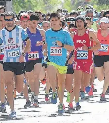  ?? EMMANUEL BRIANE- LA NUEVA. ?? En un pasaje de la carrera, Pablo Toledo (210) se dio el lujo de superar a Sanguinett­i (209).