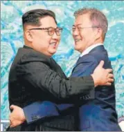  ?? AP FILE ?? ▪ Growing bonhomie: Kim Jong Un and Moon Jaein (right).