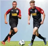  ?? FOTOS: FRANK STEINHORST/GRAFIK: UWE GOTTSTEIN ?? Gemeinsam für den FC Rot-weiß am Ball: die Mittelfeld­spieler Lucas Surek (links) und Alexander Schmitt.