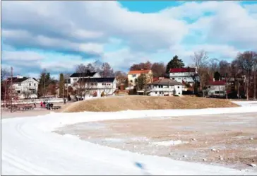  ?? AFP ?? Ski trails made of artificial snow in the Voldslokka park in Oslo, Norway. Norwegians, the saying goes, are born with skis on their feet.