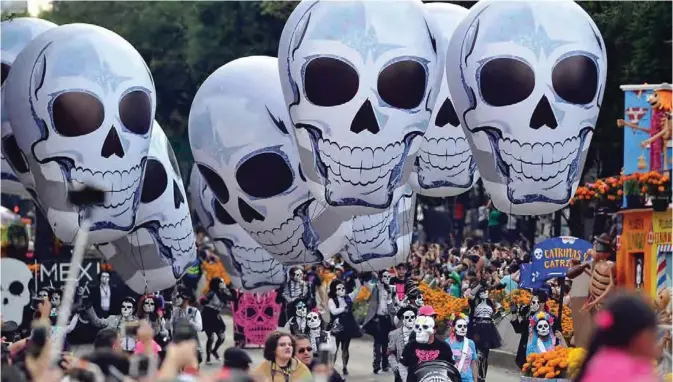  ?? — AFP ?? People take part in the Day of the Dead parade in Mexico City on October 28, 2017.