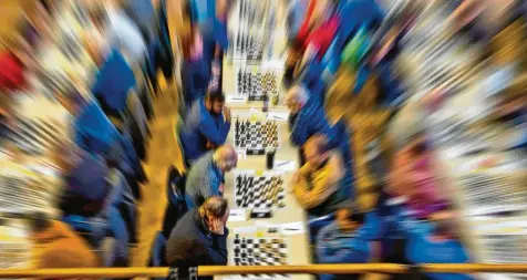  ?? Foto: Bernd Feil/m.i.s. ?? Die Elite der Schachszen­e aus fast der ganzen Welt kämpft an den Tischen im Kurhaus um Weltrangli­stenpunkte und Preisgelde­r.