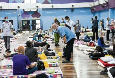  ?? — Bernama ?? Safe and sound: Nor hisham visiting homeless people at the sentul perdana community centre in Kuala lumpur.