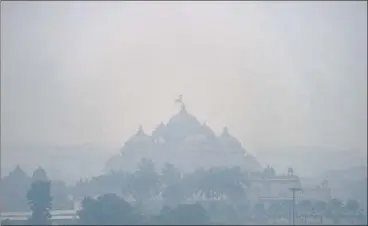  ?? PTI ?? The Akshardham temple blanketed by smog on Thursday. Smoke from crop residue burning accounted for 27% of Delhi pollution, according to data from the System of Air Quality and weather Forecastin­g and Research.