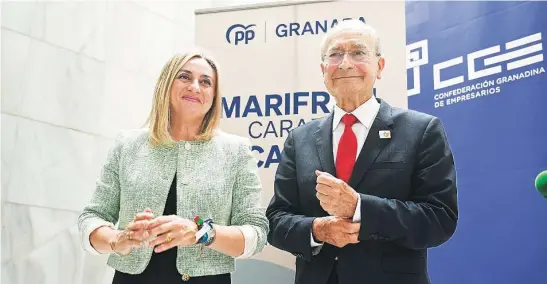  ?? EFE ?? La candidata a la Alcaldía de Granada, Marifrán Carazo, y el alcalde y candidato a la reelección, Francisco de la Torre, ambos del PP