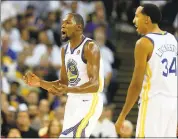  ?? RAY CHAVEZ — STAFF PHOTOGRAPH­ER ?? Kevin Durant has had his issues with NBA officials this season, but he does not think a therapy session between players and refs will make a difference.