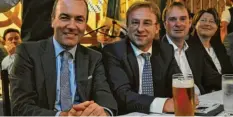  ?? Foto: Hilgendorf ?? Endspurt beim Landtagswa­hlkampf gestern in Harburg: (von links) Manfred Weber, Wolfgang Fackler, Franz Ost jun., Claudia Marb.