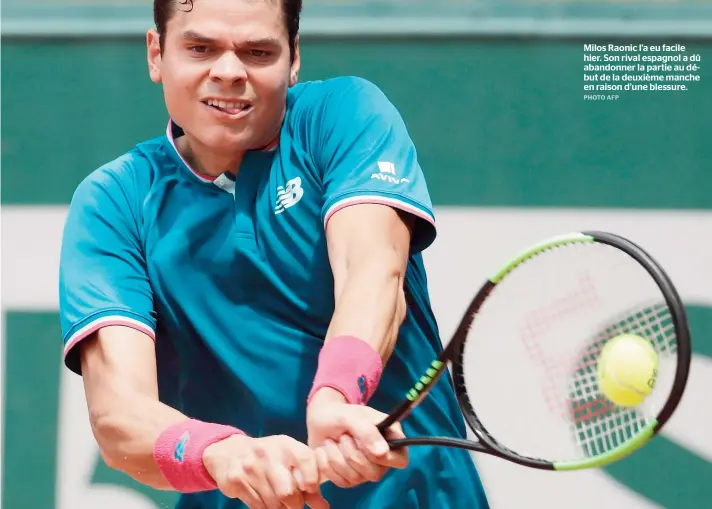  ??  ?? Milos Raonic l’a eu facile hier. Son rival espagnol a dû abandonner la partie au début de la deuxième manche en raison d’une blessure.