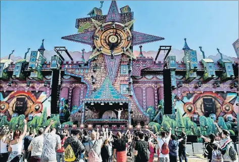  ?? ÀLEX GARCIA ?? Una imagen del escenario principal del festival de música electrónic­a tomada ayer en Montmeló