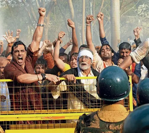  ??  ?? ARJUN RAMPAL ( LEFT), AMITABH BACHCHAN ( CENTRE) AND AJAY DEVGN LEAD APROTESTIN ASCENE FROM SATYAGRAHA, REMINISCEN­T OFTHE DELHI GANG- RAPE AGITATION