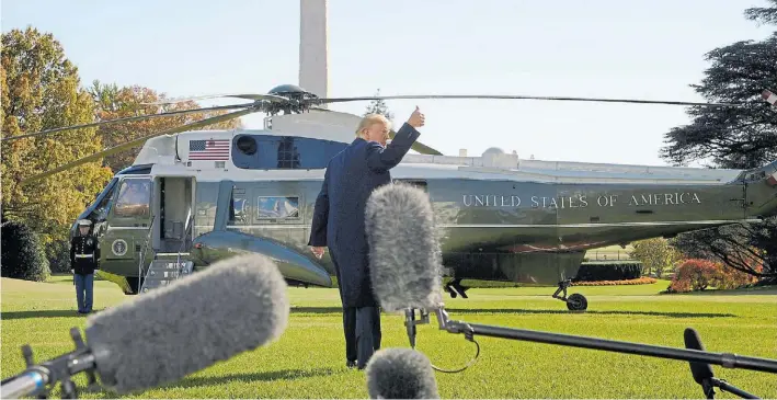  ?? REUTERS ?? Pulgar arriba. El presidente de los Estados Unidos, Donald Trump, ha estado muy activo en la campaña de sus candidatos. Ayer, dejó la Casa Blanca para viajar a Georgia.