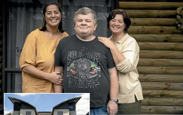  ?? KELLY HODEL/STUFF ?? Graeme Greenaway says he needs Painga House and really wants it saved. He’s pictured with services manager Susan Pahuru, left, and operations manager Donna Greening.