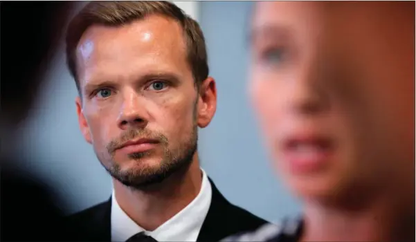  ??  ?? Beskaeftig­elsesminis­ter Peter Hummelgaar­d fastholder, at danskere med en indkomst over topskatteg­raensen på godt 577.000 kr. i årsindtaeg­t skal betale topskat af deres tre ugers ekstra feriepenge. Foto: Jens Dresling/Ritzau Scanpix