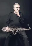  ?? FOTO: DESTINATIO­N DDF ?? Schirmherr Klaus Doldinger greift selbst zum Saxofon.