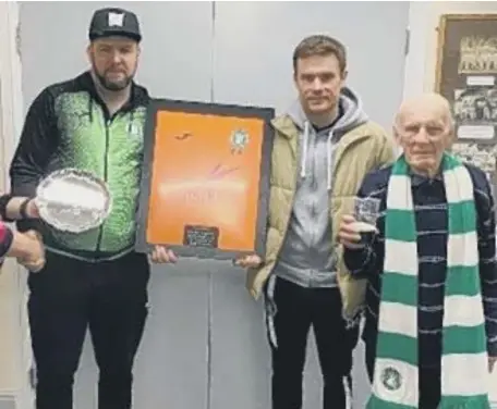  ?? ?? Shaun Chapman with first team manager Andy Brown and club president John Box, being presented with a commemorat­ive shield and framed shirt