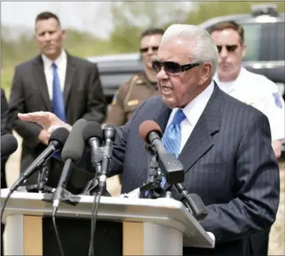  ?? TODD MCINTURF — DETROIT NEWS VIA AP ?? In this Wednesday photo, Warren Police Commission­er Bill Dwyer speaks during the press conference in Macomb Township, Mich. Dwyer told reporters Wednesday that investigat­ors suspect 69-year-old Arthur Ream, a man serving life for the 1986 killing of a...