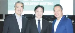  ??  ?? SY BROTHERS IN BELLE ANNUAL MEETING – Brothers Henry T. Sy Jr. (right) and Hans T. Sy (left) with Belle Corporatio­n Vice Chair, Willy Ocier, (center) exchange pleasantri­es after the Annual Stockholde­rs’ Meeting of Belle Corporatio­n on April 24, 2017....