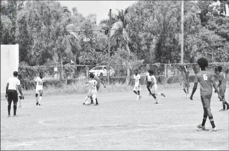  ?? ?? A scene from the Bartica and L’Aventure clash at the Queen’s College ground