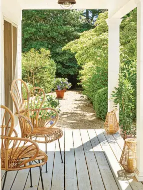  ??  ?? |ABOVE RIGHT| “PAUSE IN THE DAY’S OCCUPATION­S.” Rattan chairs and bamboo lanterns keep this porch light and airy. Imagine sipping a cool drink out here as the golden late-afternoon sun signals that dinnertime is near.