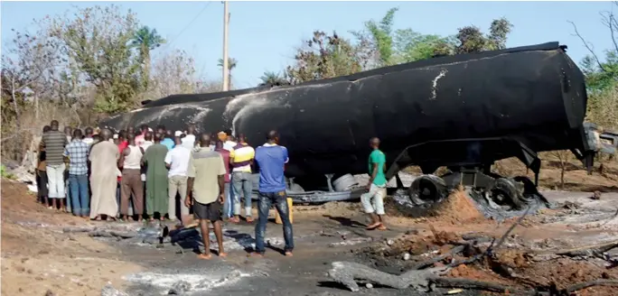  ?? PHOTO ABUBAKAR SADIQ ISAH ?? Funeral prayer being observed for the burnt driver at the scene of the crash along Abaji-Toto road on Saturday.