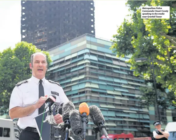  ??  ?? Metropolit­an Police Commander Stuart Cundy speaking to the media near Grenfell Tower