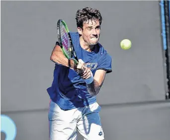  ?? ARCHIVO LA NUEVA. ?? Con el pie izquierdo, así comenzó la gira sobre arcilla el bahiense Guido Pella, quien desde hoy aparecerá en el 158º lugar del ránking mundial.