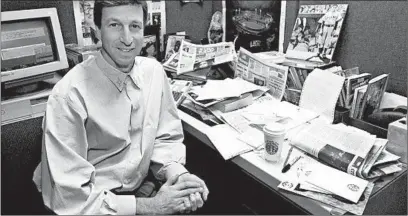  ?? NANCY STONE / CHICAGO TRIBUNE ?? Wayne Larrivee in his WGN-AM office in 1996.