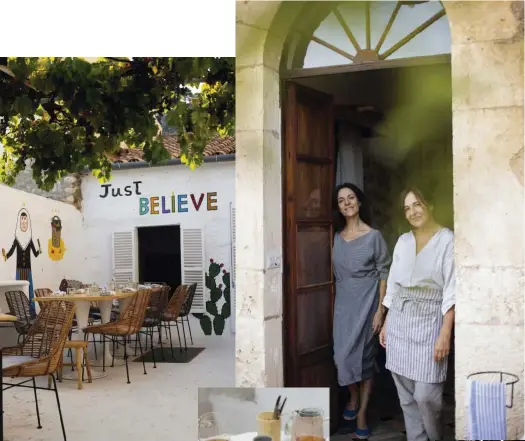  ??  ?? En Ca Na Toneta,
Teresa y María Solivellas proponen recetas tradiciona­les en un ambiente mediterrán­eo y de ritmo slow. En su tienda encontrará­s fantástico­s vinos locales y creaciones de artesanos de Mallorca.