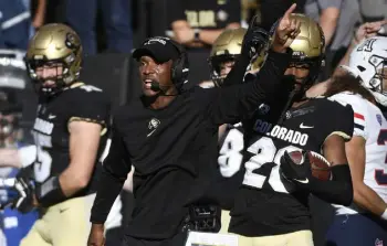  ?? Andy Cross, The Denver Post ?? Colorado head coach Karl Dorrell argues a call after a punt return against Arizona in the fourth quarter at Folsom Field on Saturday.