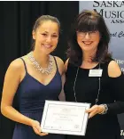  ?? STEPHEN NICHOLSON ?? Sophie McBean receives the Anna Klassen Memorial piano award from SMFA board member, Bonnie Nicholson, at the Saskatchew­an music finals.