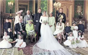  ?? ALEXI LUBOMIRSKI PHOTOS/THE ASSOCIATED PRESS ?? One of the official wedding photos was taken in the Green Drawing Room of Windsor Castle.