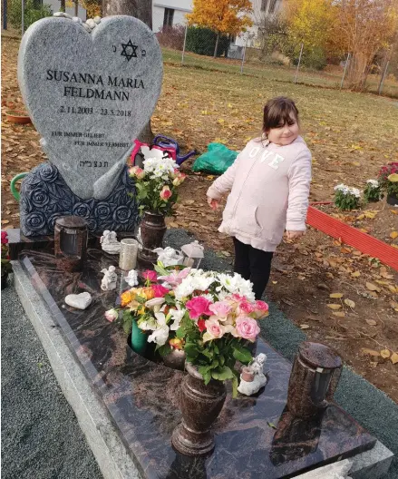  ??  ?? RIGHT: GIULIANA visits Susanna’s heart-shaped tombstone in the Jewish cemetery of Mainz.