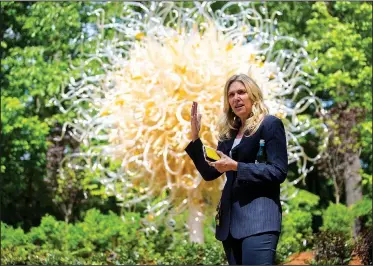  ?? NWA Democrat-Gazette/JASON IVESTER ?? Britt Cornett, head of exhibition­s for Chiluly Studios, leads a media preview Friday for “Chihuly: In the Gallery and in the Forest” exhibit at Crystal Bridges Museum of American Art in Bentonvill­e.