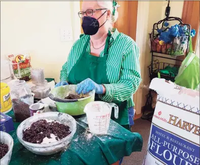  ?? Frank Whitman / For Hearst Connecticu­t Media ?? Sharon measures out the dry ingredient­s: flour, caraway seeds, sugar, salt and raisins then cuts in the butter, for her soda bread recipe.