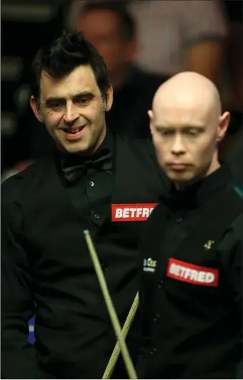  ??  ?? Ronnie O’Sullivan and Gary Wilson during the first round match at the World Snooker Championsh­ips.