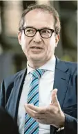  ?? Foto: dpa ?? Sein Gesellenst­ück ist noch immer nicht fertig: Alexander Dobrindt.