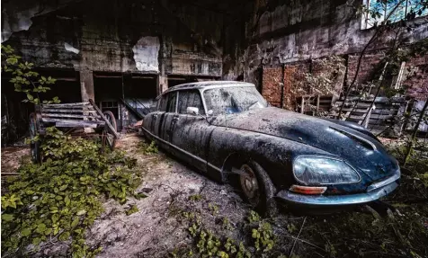  ?? Foto: Manuel Schmidt ?? Die Ästhetik des Verfalls zeigen auch die „Lost Places“von Manuel Schmidt. Er hat ehemalige Bunker und Fabrikgelä­nde fotografie­rt.