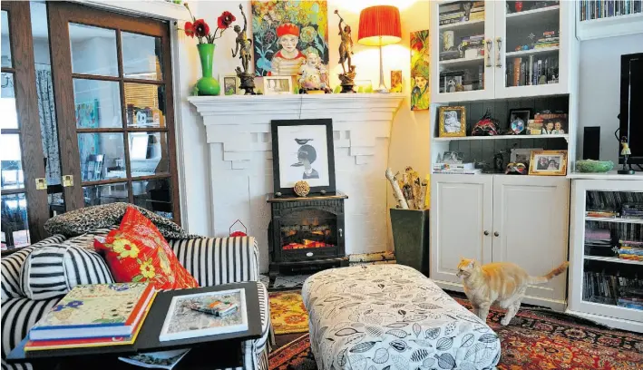  ?? Photos: Shaughn But ts/edmonton Journal ?? Maria Pace-Wynters’ living room shows off the artist’s love of colour and mixed patterns. It also serves as an ever-evolving display space for her paintings.