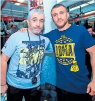  ??  ?? CARIÑO. Anatoly Lomachenko antes de convertirs­e en el entrenador de su hijo y darle múltiples medallas olímpicas a Ucrania, fue boxeador amateur.