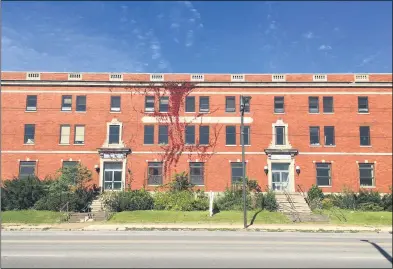  ?? PHOTOS BY RICHARD PAYERCHIN — THE MORNING JOURNAL ?? The South Lorain historic YMCA building, 1769E. 28th St., went up for auction on Oct. 13to settle the estate of Lorain landlord George Schneider, who died in 2014. There were no bidders that day so the building will remain listed for sale.