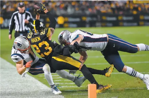  ?? PHOTO AFP ?? La défensive des Steelers, avec plusieurs gros jeux, dont une intercepti­on de Joe Haden, a retrouvé ses airs de « rideau de fer » face aux Patriots.