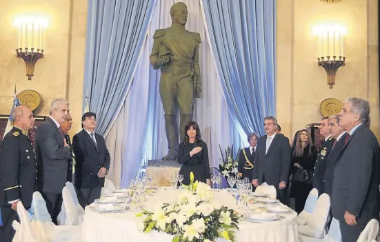  ?? Dyn ?? Cristina Kirchner encabezó la tradiciona­l cena de camaraderí­a con la cúpula de las Fuerzas Armadas