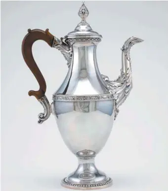  ?? MUSÉE DES BEAUX-ARTS DU CANADA ?? Laurent Amiot, Cafetière de la famille Le Moine (vers 1796)