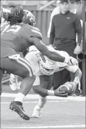  ?? Eugene Tanner Associated Press ?? FRESNO STATE quarterbac­k Marcus McMaryion dives into the end zone in the Hawaii Bowl.