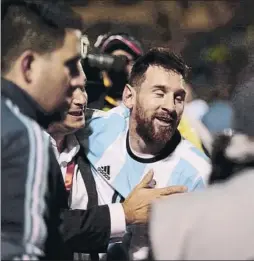  ?? FOTO: EFE ?? Messi no podía disumular su enorme felicidad. El tren no se escapó