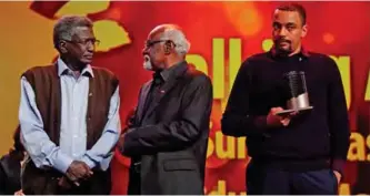  ??  ?? Director Suhaib Gasmelbari (right) poses next to protagonis­ts with his Glashuette Original-Documentar­y Award for his film “Talking about trees”.