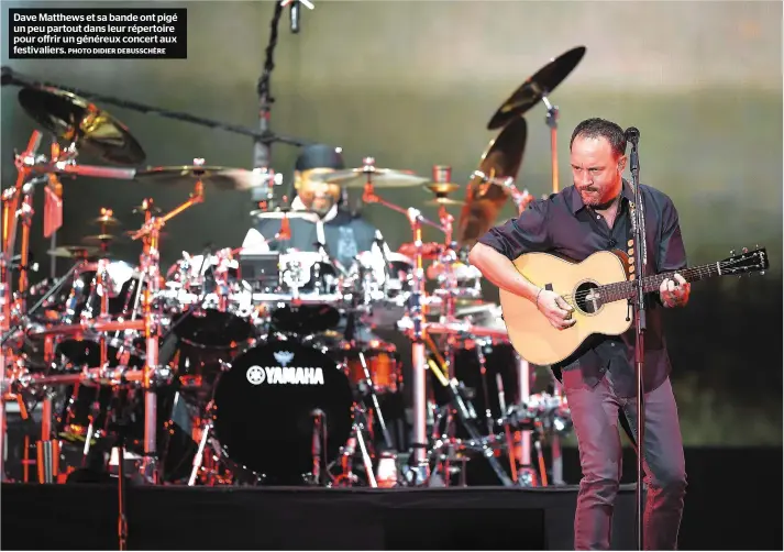  ?? PHOTO DIDIER DEBUSSCHÈR­E ?? Dave Matthews et sa bande ont pigé un peu partout dans leur répertoire pour offrir un généreux concert aux festivalie­rs.