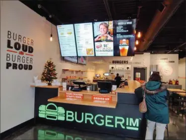  ?? BETSY SCOTT —THE NEWS-HERALD ?? Burgerim officially opened Dec. 3 in Mentor.