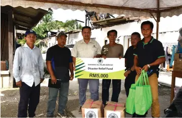  ??  ?? Augustine (third left) hands over the donation to TR Usek Serpong (third right).